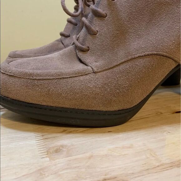 Easy spirit 9 1/2 W heels - Picture 3 of 6